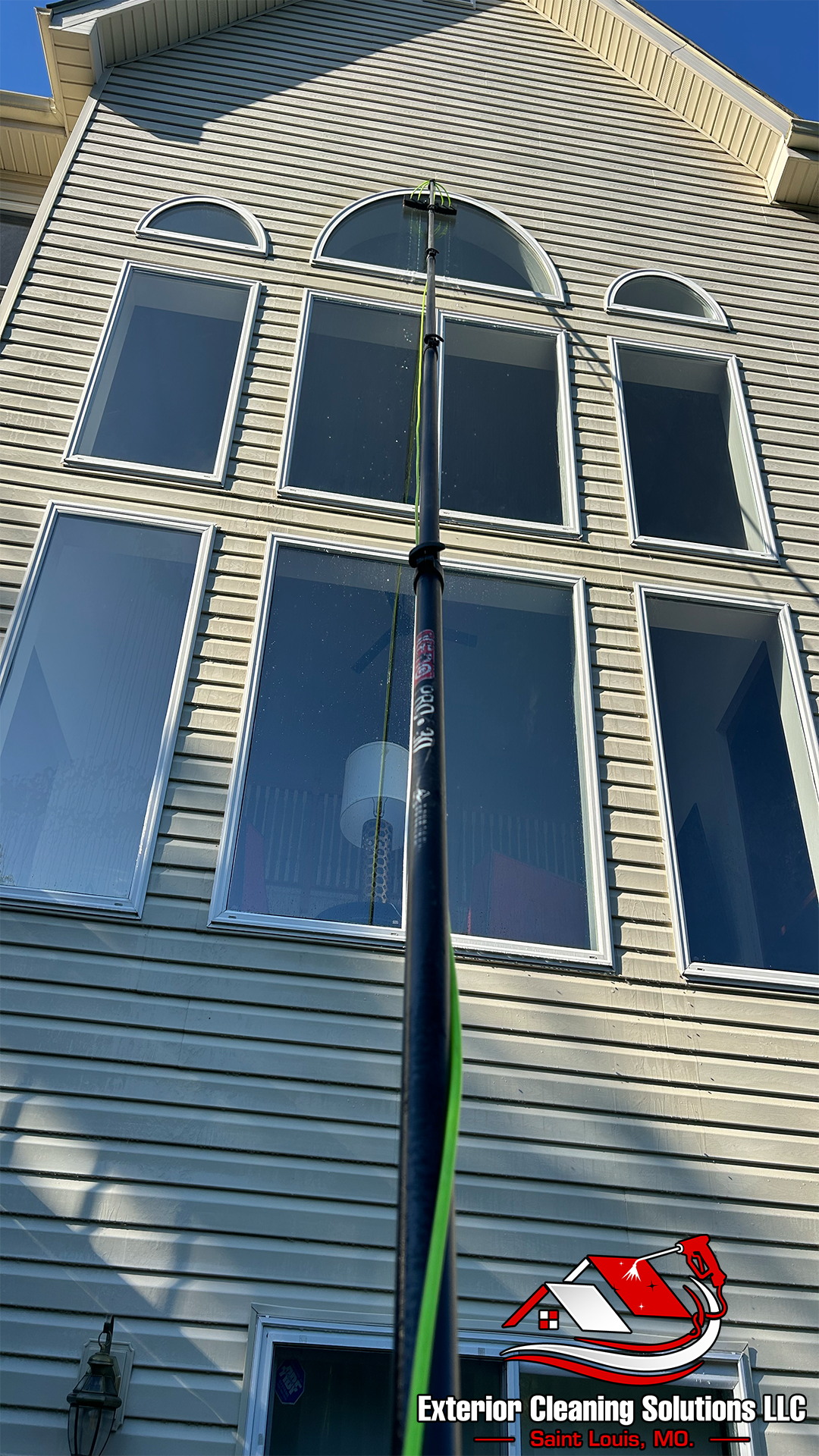 Residential Window Cleaning in Creve Coeur, MO with Water Fed Pole Technology